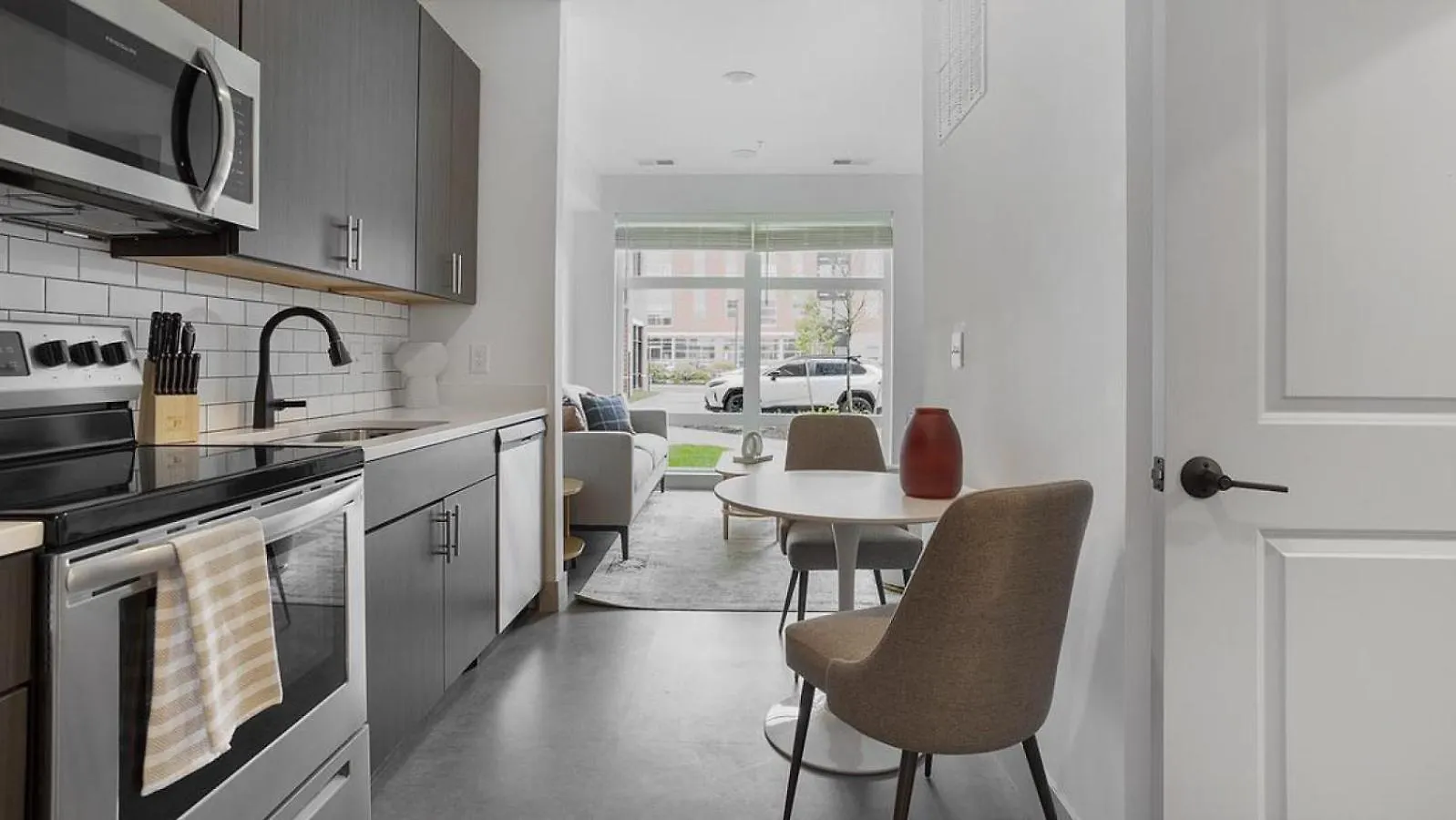 Landing Modern Apartment With Amazing Amenities リッチモンド 米国